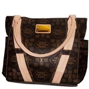 Bolsa Louis Vuitton Marrom